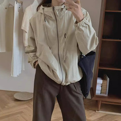 秋の新型の韓系の復古のゆったりしている香港風は帽子のファスナーのカジュアルな仕事の服のジャケットまで突撃します。