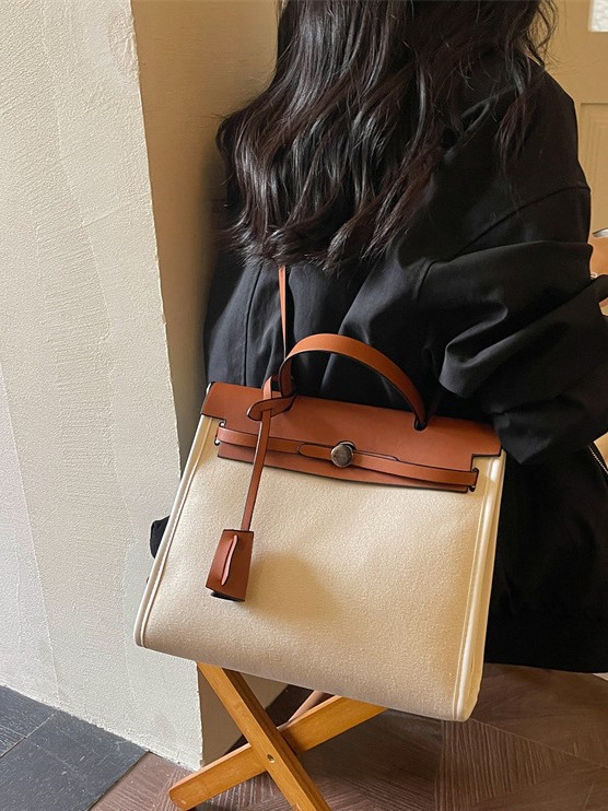 Nicho de moda portátil Kelly bolso mujer 2026 nuevo cross-border lienzo empalme color contraste viaje mochila de hombro