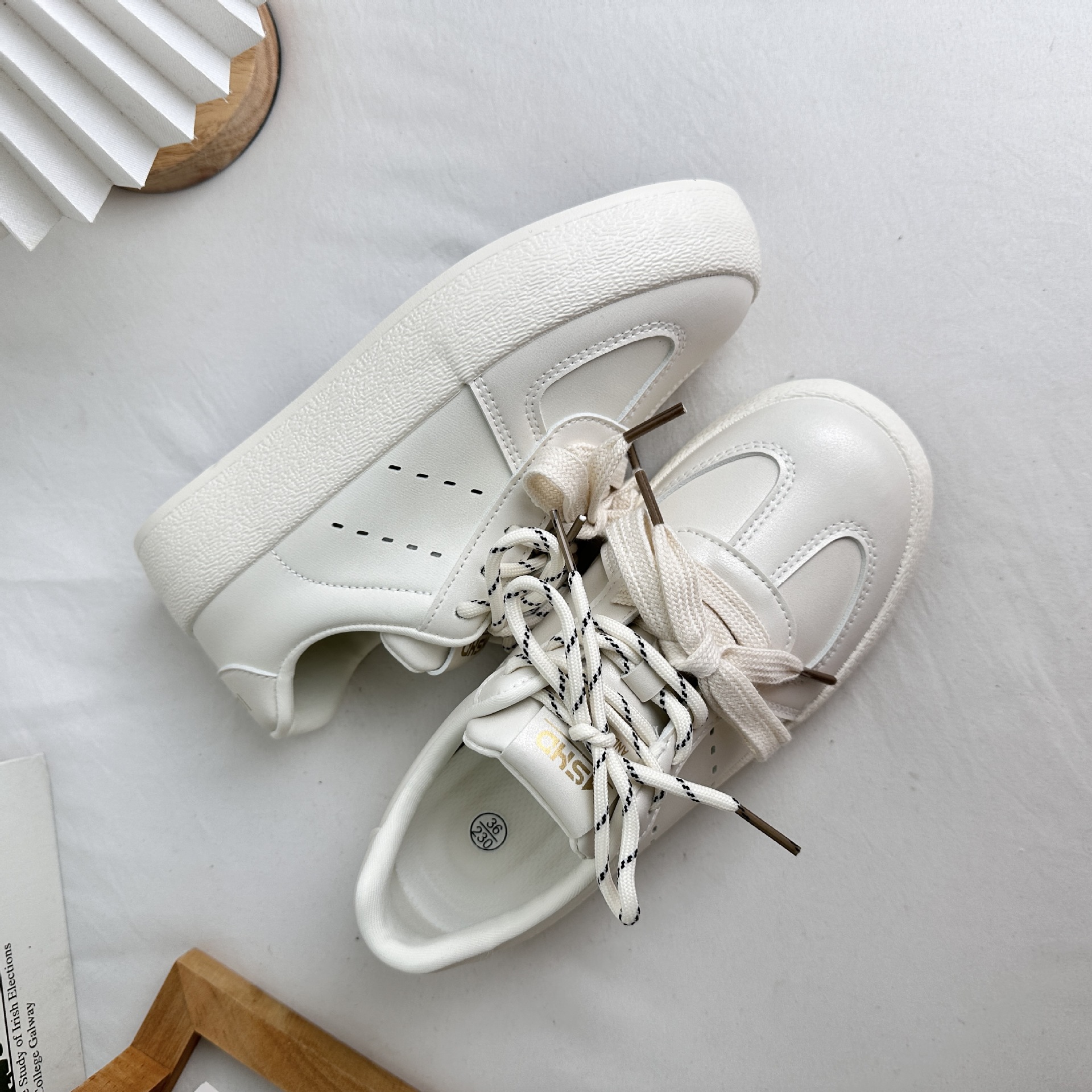 6620 plantillas de látex/zapatos blancos de suela gruesa zapatos de mujer transpirables 2025 nuevas zapatillas de deporte zapatos casuales de cuero sentido del diseño image 7