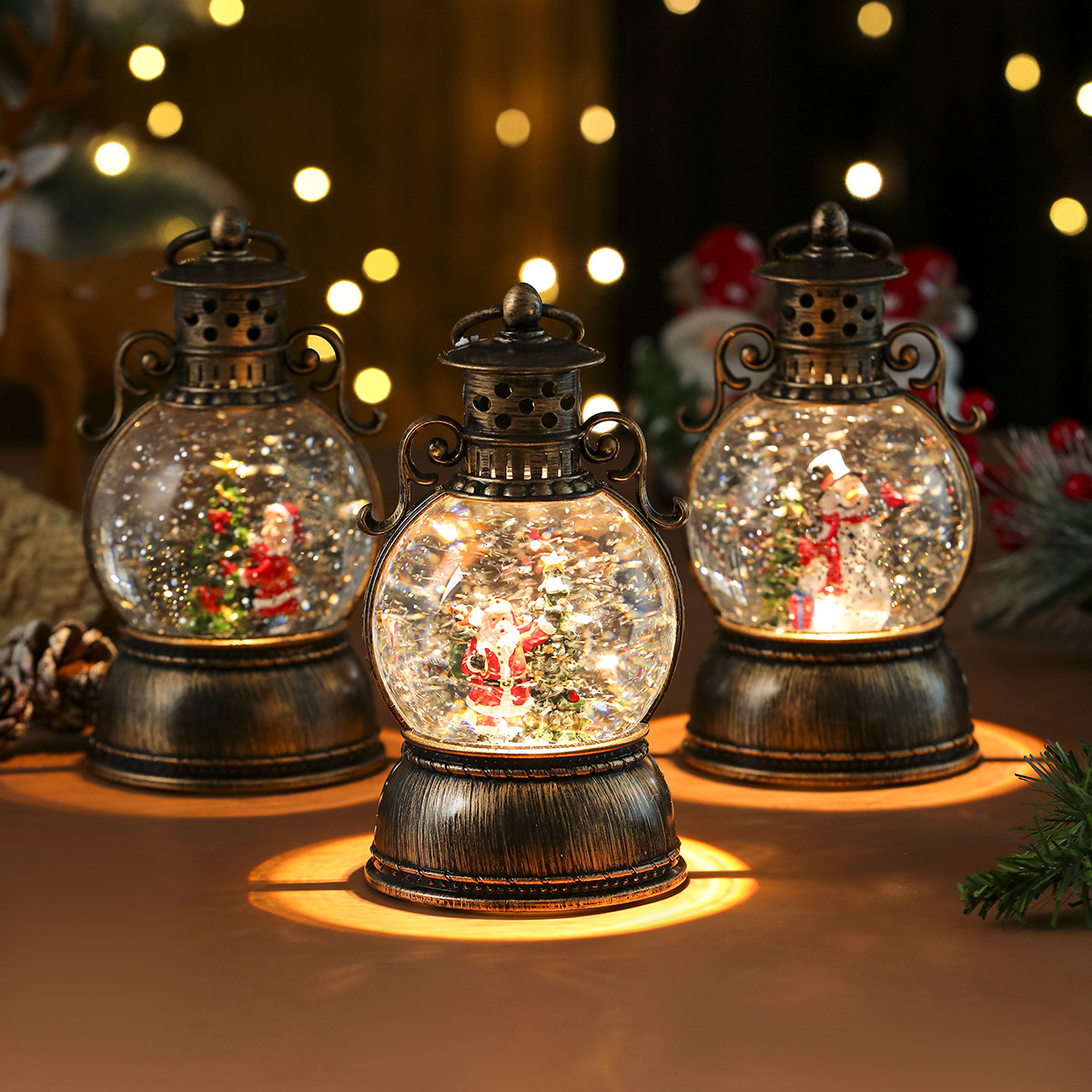 Nuevo estilo con música, nieve, adornos de resina luminosa navideña, adornos navideños, cepillo de mano, regalo de linterna de caballo dorado