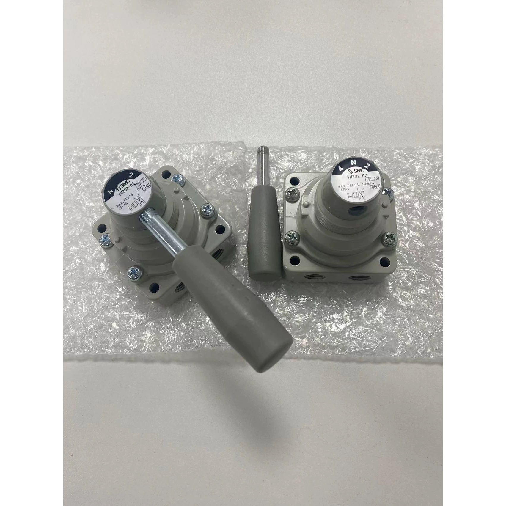 Япония SMC пневматический трехпозиционный четырехходовой ручной клапан VH202-02 [Nakakaze] Офис Центрального региона сейчас