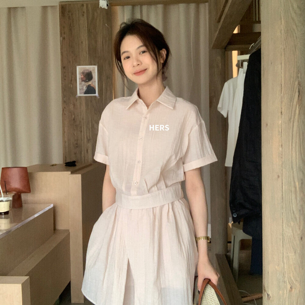 Bộ hai mảnh áo sơ mi ngắn phối quần short cạp chun nữ — xám đậm, màu hồng