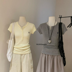 WGWE 夏レディースファッショナブルなポニー刺繍スリムフィットデザインボタンラウンドネック半袖 Tシャツ W6380