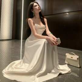 女神范吊带连衣裙夏季韩版名媛堆堆领低胸缎面高腰大摆礼服裙长裙