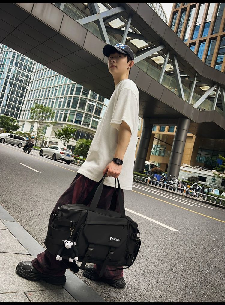 Travel bag with wet/dry separation, large capacity