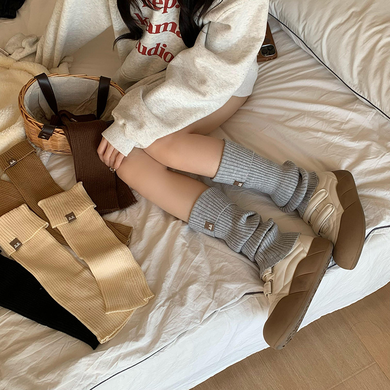 Piles de calcetines de viento de color sólido de otoño y invierno versátil engrosado anillo de calcetines engrosadas calcetines calientes no caen al por mayor