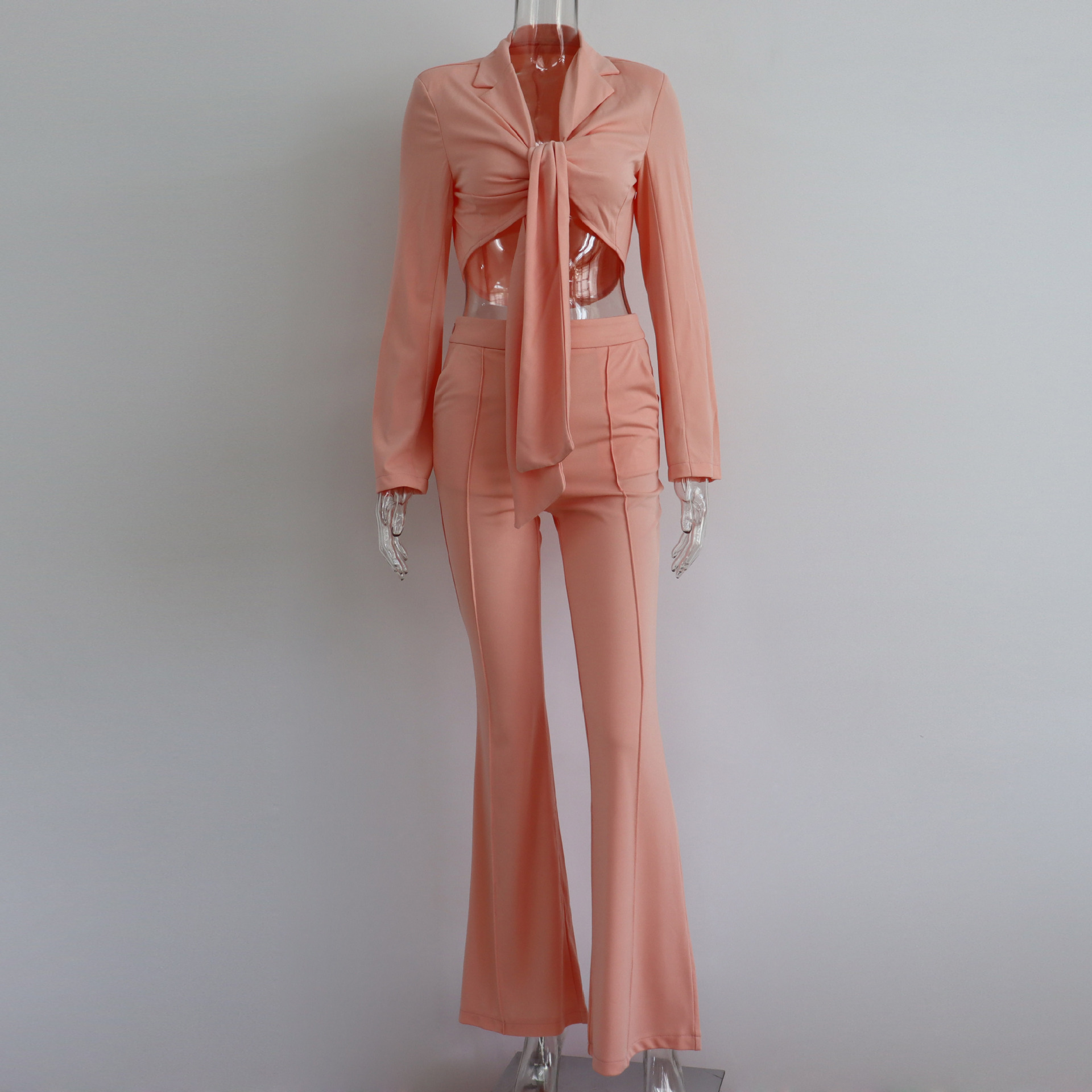 GraceChic – Europäischer und amerikanischer, sexy Schnürblazer mit langen Ärmeln, gepolsterten Schultern und eng anliegender Schlaghose – Frühjahr/Sommer 2024 (Neu)_voghion.com