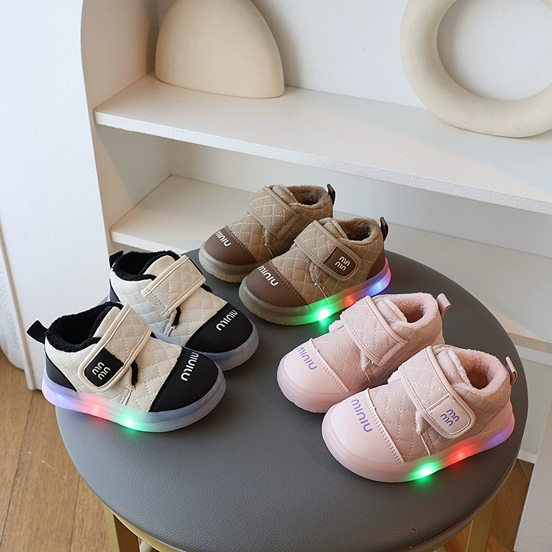 2024 зимняя новая вторая хлопковая обувь детская лампа повседневная хлопчатобумажная обувь для девочек нескользящая мягкая подошва мужское сокровище 1-3 года короткий хлопок