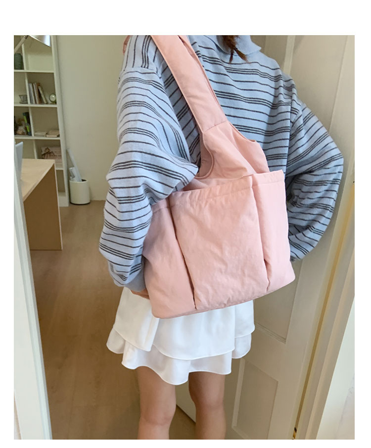 Single-shoulder underarm bag, large-capacity tote bag, versatile nylon fabric bag for women, new pleated multi-pocket commuter handbag undefined