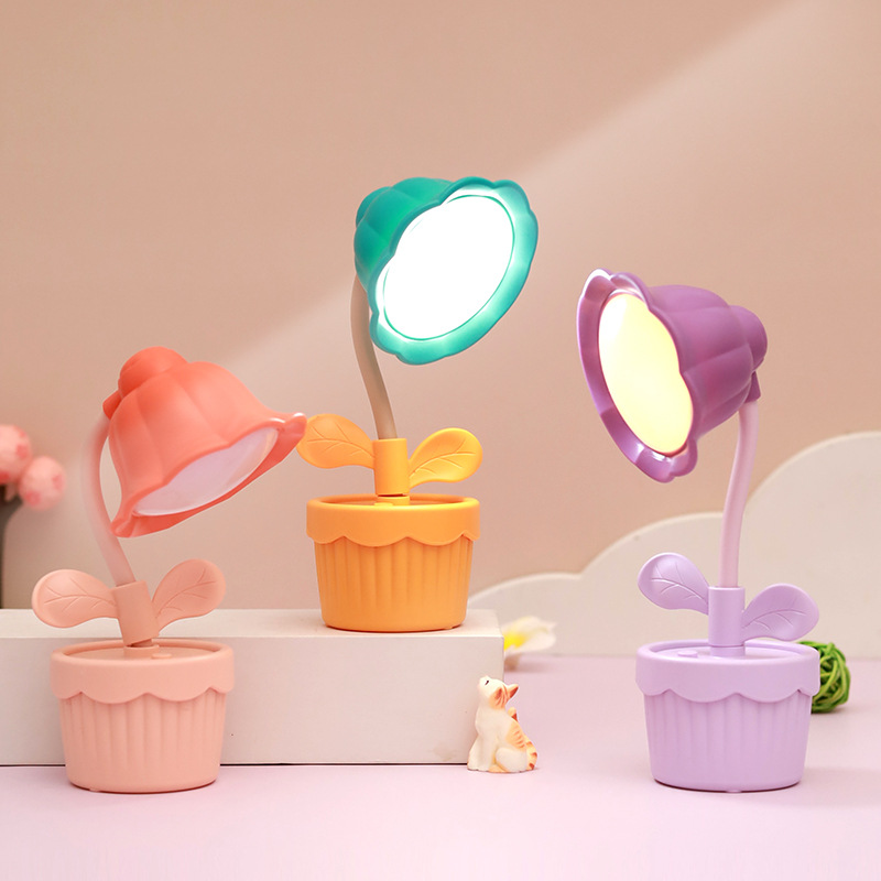Lámpara de mesa plegable de dibujos animados creativa LED recargable lámpara de mesa de protección ocular estudiante niños aprendiendo pequeña lámpara de mesa al por mayor luz nocturna