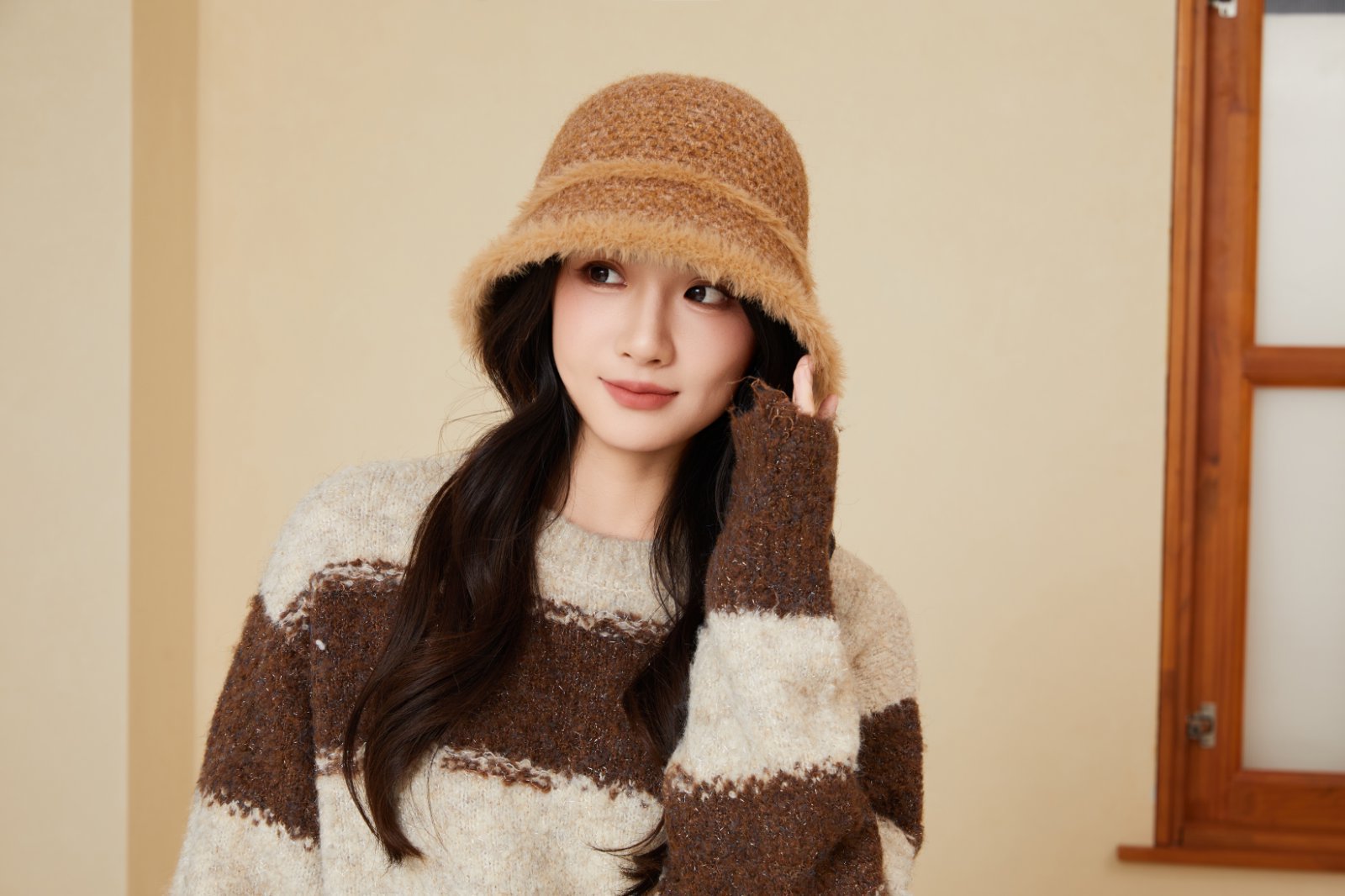 Versione coreana Visone Veet Protezione per le orecchie Fessura Donna Autunno Inverno Caldo Casual Versatile Viso Dimagrante Maglia Pescatore_voghion.com