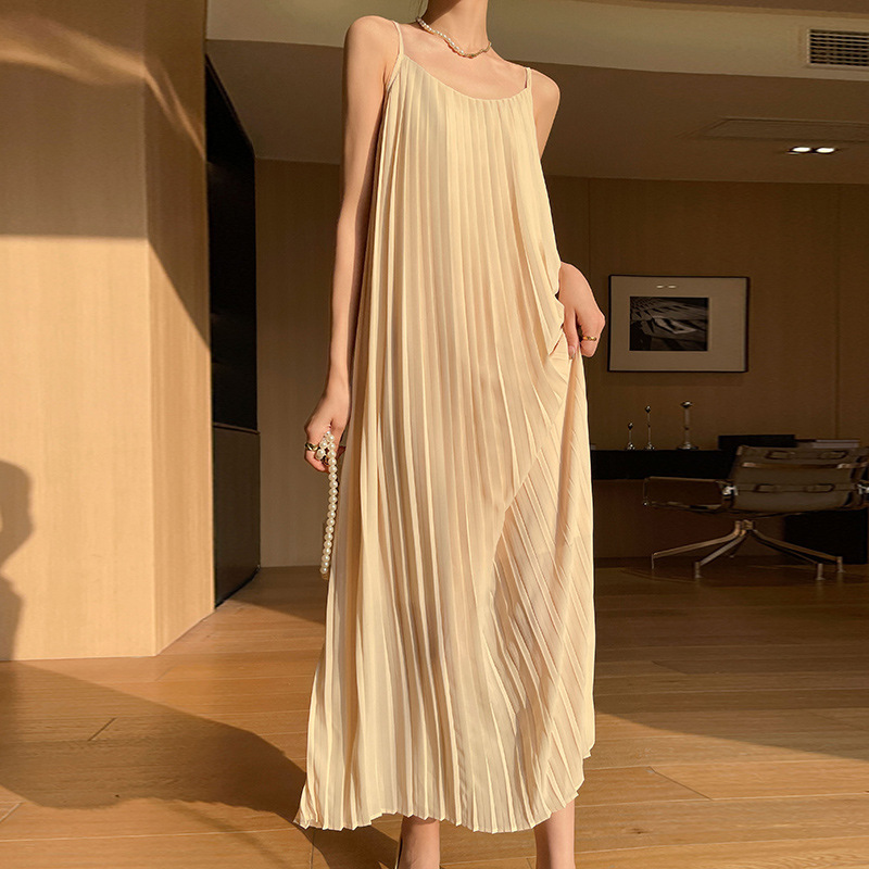 Tea Break French Silk 2024 Spring and Summer New Women's Round Neck Long Dress Pleated Versatile Long Skirt Sleeveless Suspenders Tea Break French Silk 2024 Spring and Summer New Women's Round Neck Long Dress Pleated Versatile Long Skirt Sleeveless Suspenders