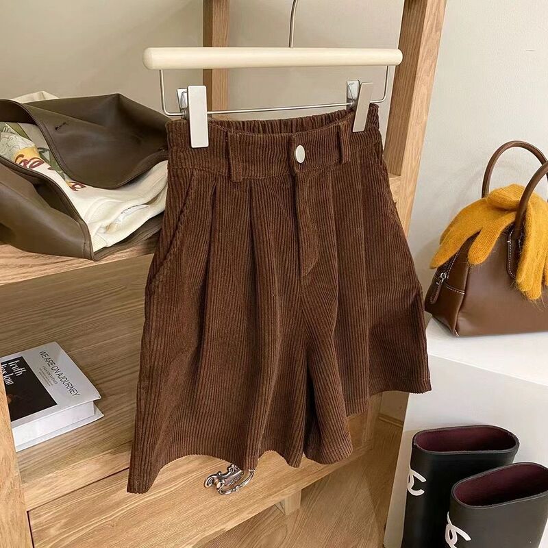 Vintage Japanese-Style Retro Corduroy Wide-Leg Knee-Length Shorts for Women, Autumn and Winter High-Waisted Loose Versatile Stylish Outerwear Boot Shorts