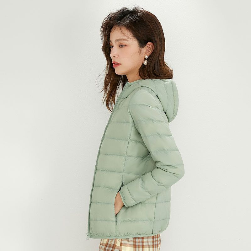 90 chaqueta de plumón de mujer con capuchón ligero corto de tamaño grande ligero estilo extranjero chaqueta de plumón blanco chaqueta Pinghu al por mayor