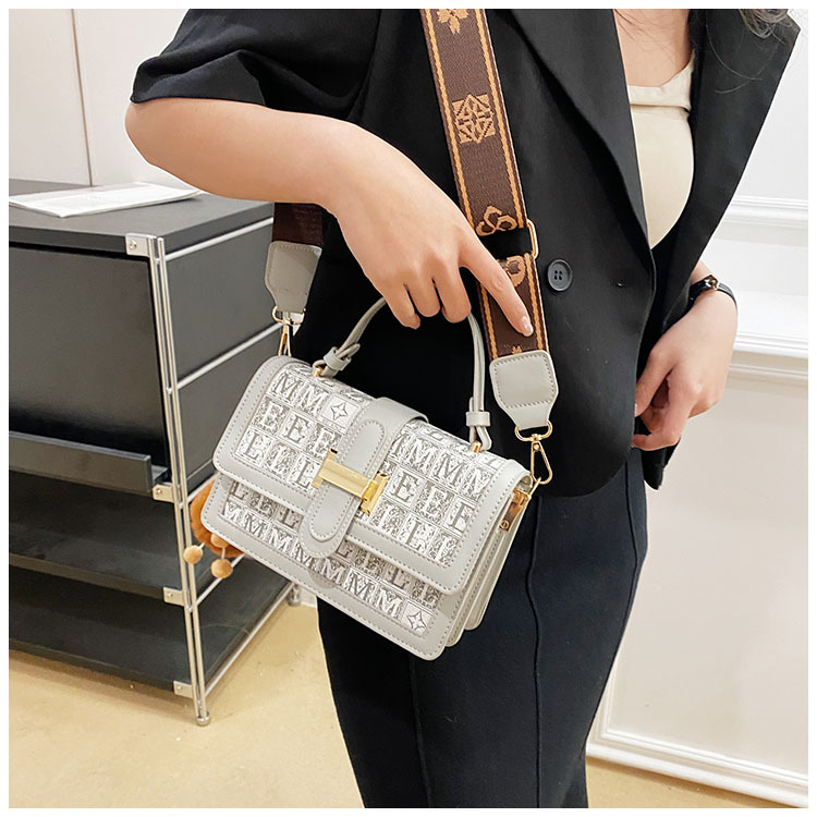Borse da donna 2023 nuova borsa a tracolla con texture di fascia alta dal design di nicchia classica borsa quadrata piccola borsa a tracolla versatile quotidiana_voghion.com