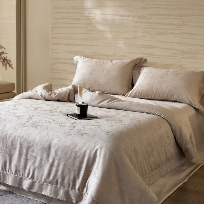 Conjunto de quatro peças Summer Cool Ice Silk Edredom Cover Mercury Tencel Satin Jacquard para dormir sem roupa, capa de edredom macia e suave para a pele de bebês, roupa de cama de linho._voghion.com