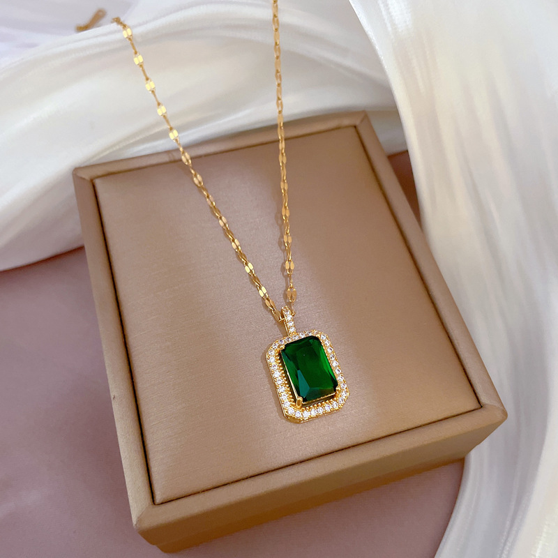 Emerald Square Pendant Necklace With Gold-plated Luxury Design_voghion.com