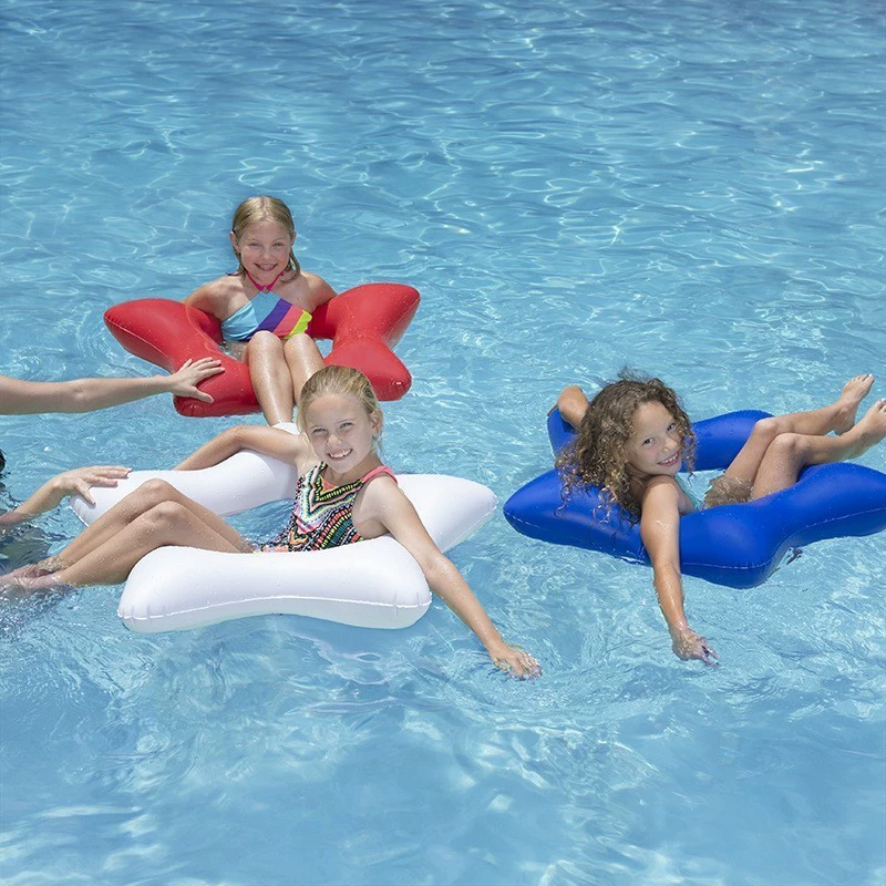 Производители выпускают надувные круги для плавания в форме пятиконечной звезды из ПВХ, надувные пончики для плавания, средства для плавания для взрослых.