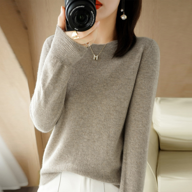 Autumn and winter round neck sweater women's pullover sweater solid color long sleeve plus size women's thin inner short base shirt