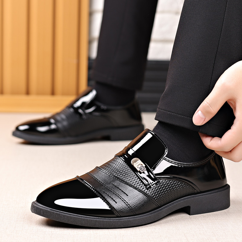 2025 nuevos zapatos de hombre transfronterizos zapatos de cuero brillantes zapatos casuales de hombre zapatos de negocios zapatos de espejo de tamaño grande versátil