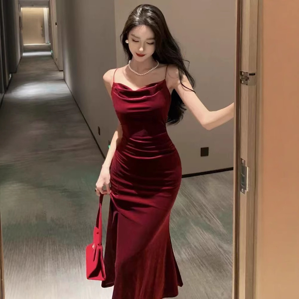 French Style Gold Velvet Sling dress Women's 2025 Summer Sexy Tight Fishtail Dress Split Hip Dress
