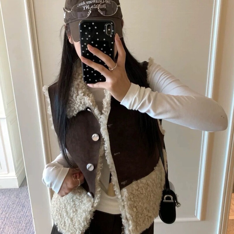 Sheepskin Fur Integrated Vest, New Autumn and Winter Style, Stylish Fur Sleeveless Jacket for Women, Warm and Fashionable Personalized Vest