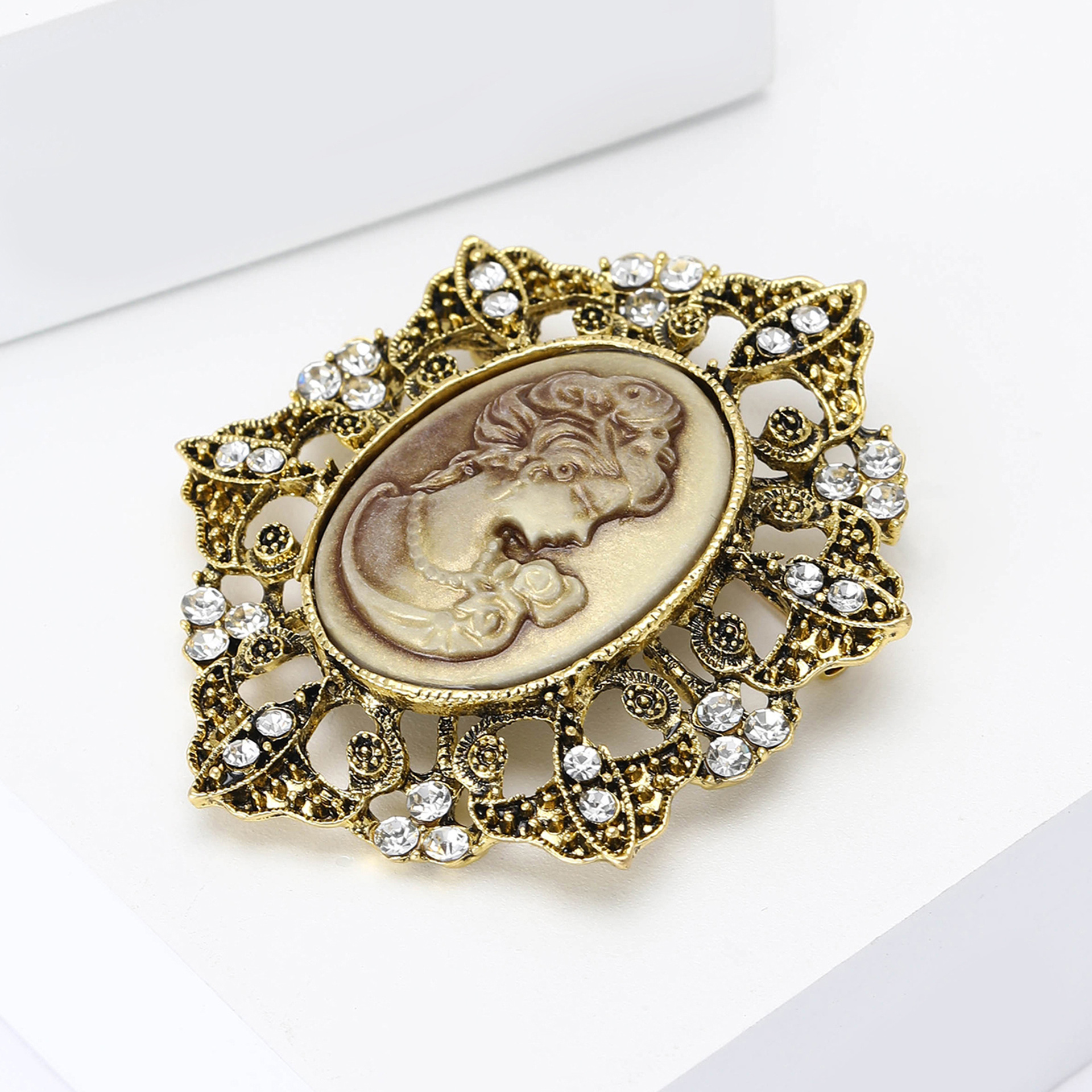 All Seasons Season Vintage Style Classic Style Pin Human Alloy Women's Brooches