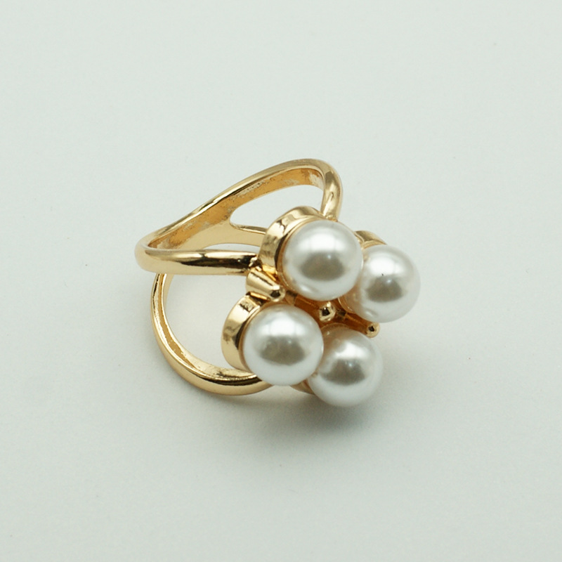 Corea del Sur multi-funcional bufanda hebilla de alta calidad perla moda nueva Camelia windbreaker cinturón hebilla de alta gama joyería al por mayor