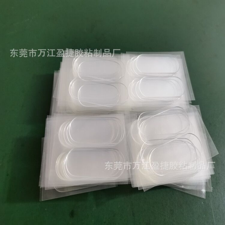 爆発的な透明な水洗いを繰り返し使用して、ゴムを貼って風を吹いて耳を張って甘やかされた耳のサポート器の耳を貼っています。|undefined