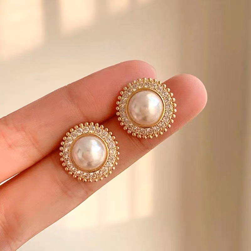 Earrings from pearl