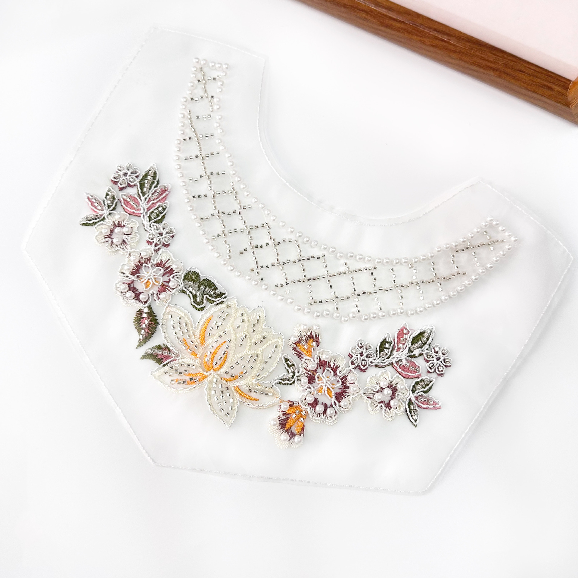 Florecer accesorios de malla de cuentas de clavos de ropa de collar
