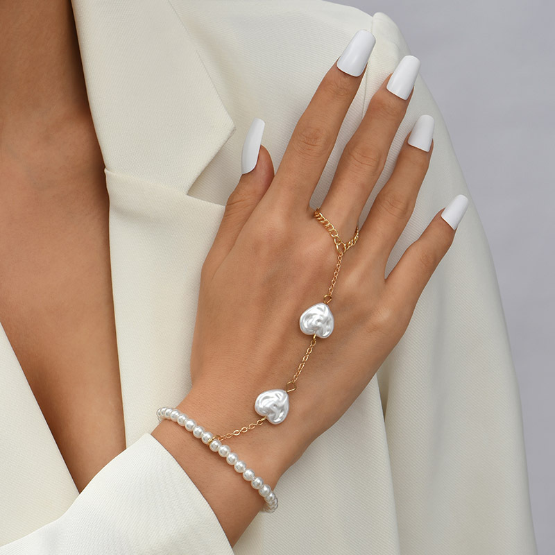 1 Piece Fashion Heart Shape Arylic Imitation Pearl Plating Women's Bracelets display picture 3
