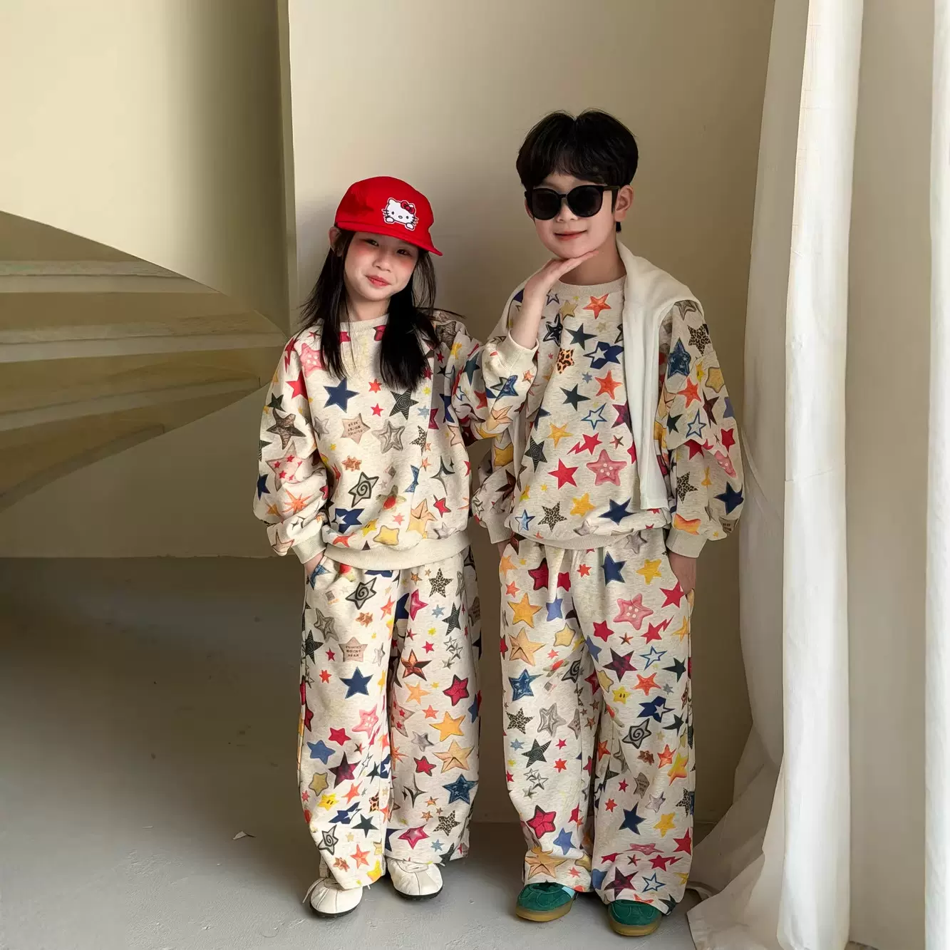 末小蒙童套装2026春季男女童韩版满版印花两件套儿童圆领宽松套装