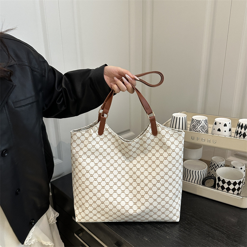 Bolso de gran capacidad de Europa y los Estados Unidos, bolso de personalidad de viaje femenino, bolso de 2025 nuevo estilo de bolso de hombro de tendencia estética, bolso de textura femenina