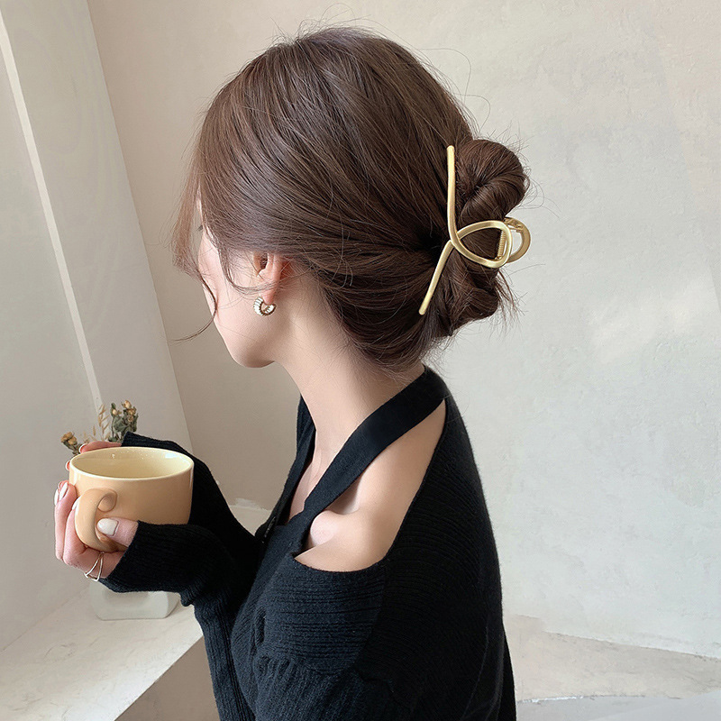 女性用メタルタッセルシャーククリップ、大型インターネットセレブヘアアクセサリー、ハイエンドヘアクリップ、後頭部ヘアピン卸売|undefined