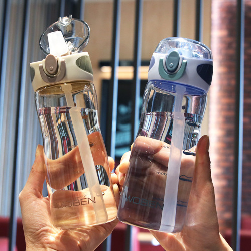 Summer new sports water bottle female student portable handle scale straw water cup bouncing adult pregnant woman plastic cup