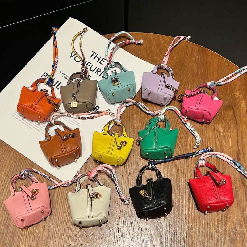 Mini Vegetable Basket Bag Pendant, High-End Leather Pendant, Cute and Creative Samsung Apple Universal Headphone Protective Cover