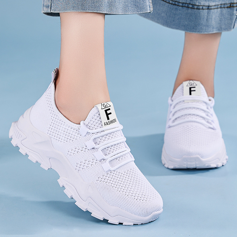 Zapatos de mujer, modelos versátiles de primavera, zapatillas deportivas de talla grande, zapatos de malla transpirable, zapatos ligeros y cómodos con suela gruesa, zapatos sencillos
