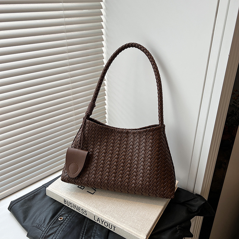 2025 New French Niche Elegant Handbag Luxury Fashion Woven Bag Minimalist Single Shoulder Underarm Baguette Bag - Thumbnail 3