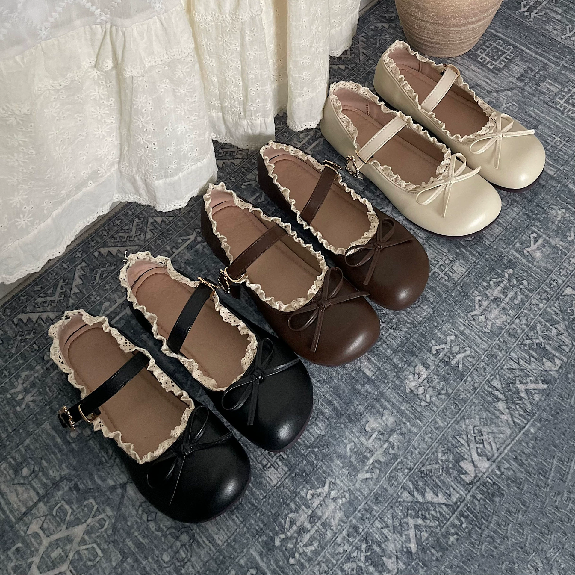 Круглая голова ретро бант плоская кожаная обувь женская 2025 новая весна и осень юбка французская мягкая подошва обувь Мэри Джейн