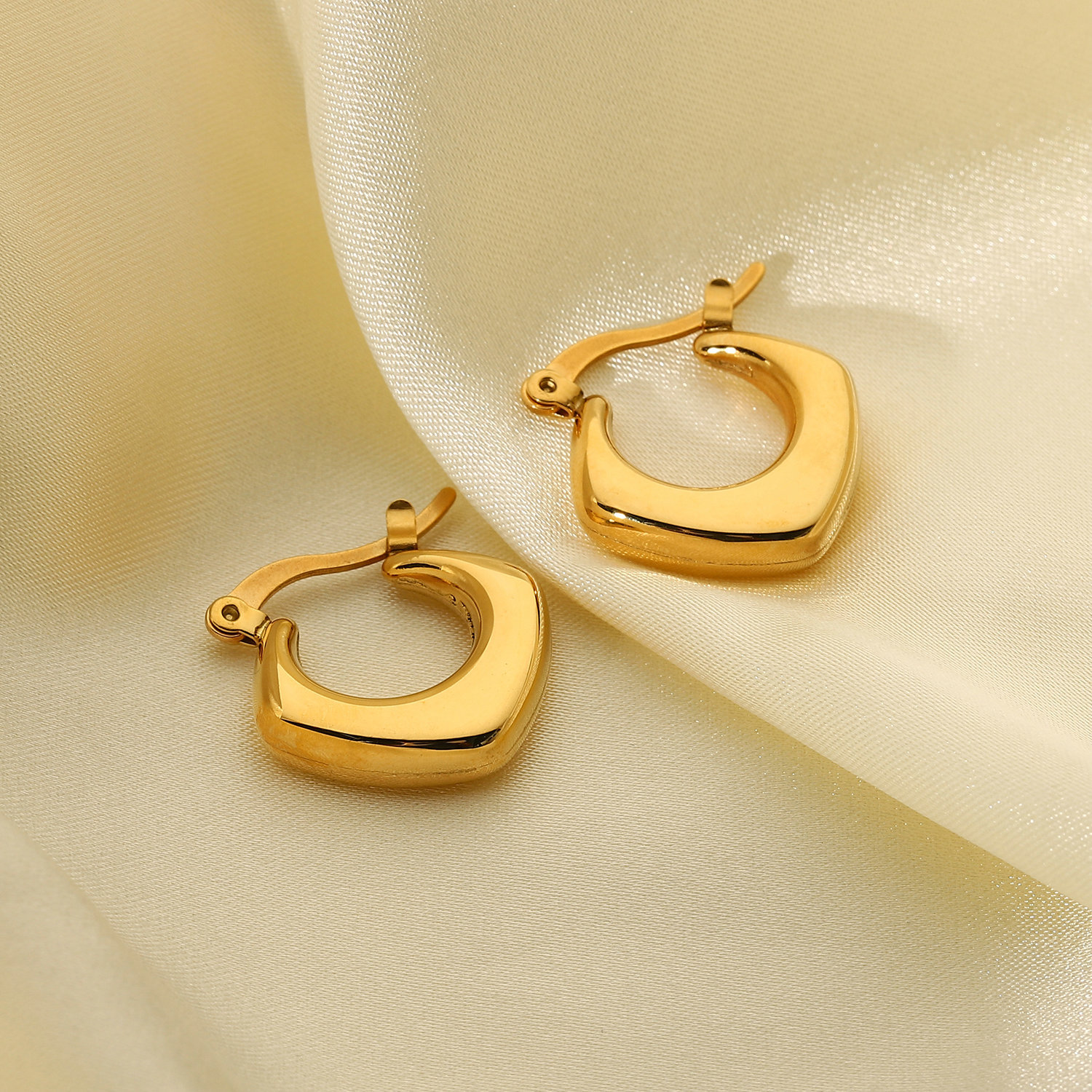 Wholesale Jewelry Geometric Prismatic Stainless Steel Earrings Nihaojewelry display picture 6