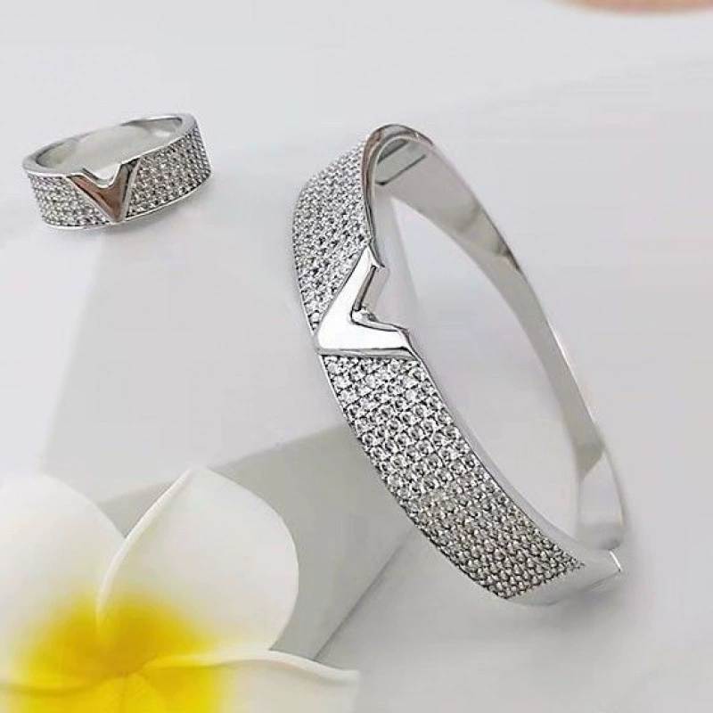 Модные европейские и американские ювелирные изделия от модных блогеров с инкрустациями камнями, популярные внешнеторговые персонализированные модные браслеты для прямых трансляций.