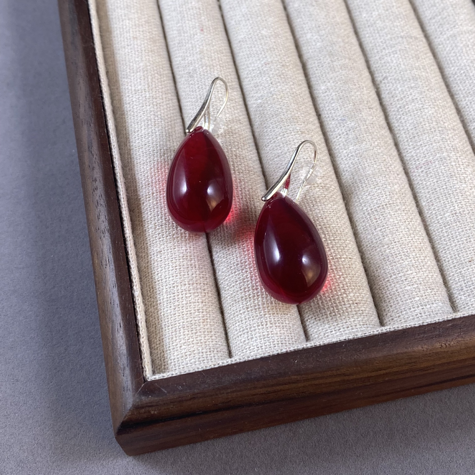 fever blogger the same earrings ancient style niche design temperament retro ear hook autumn and winter wine red water drop earrings