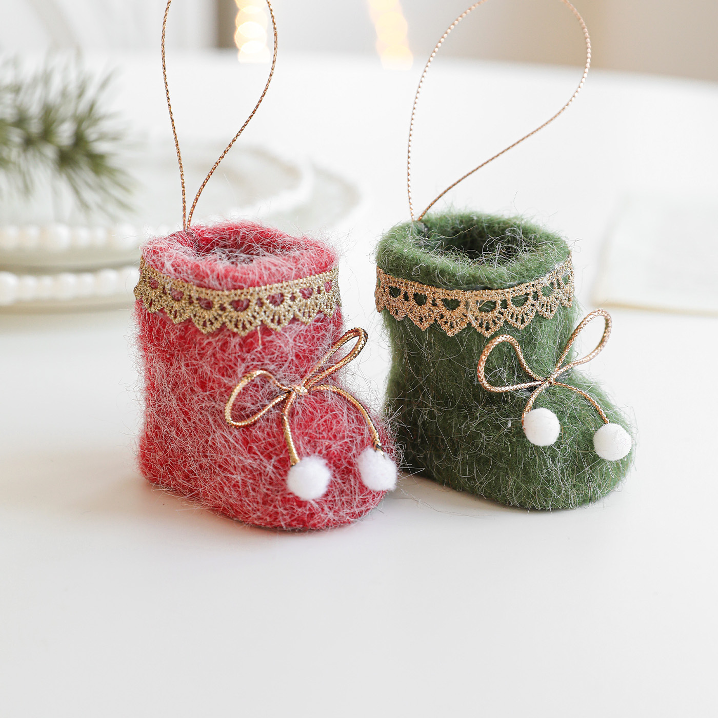Nuevos colgantes de feltero guantes de tela botas zapatos colgantes de árbol de Navidad decoración pequeña colgantes de adornos