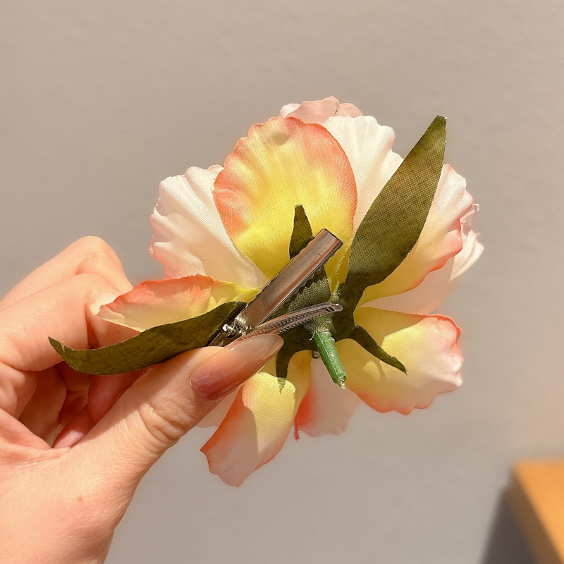 Super Fairy Flower Horquilla Lado femenino 2025 Nuevo estilo Atmósfera Clip de pico de pato con flequillo para niños Tombro de horquilla de sentido avanzado