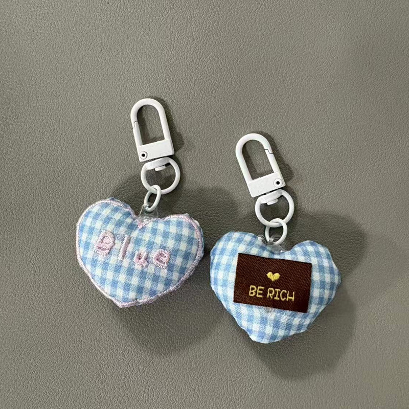 Corazón encantador de la niña cuadrícula amor llavero colgante tela amor broche ropa accessorios zapatos calcetines diy