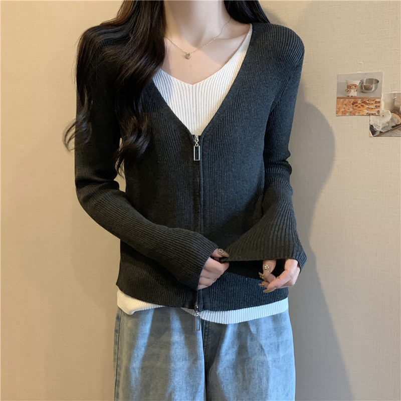 Fake Two-piece Knitted Cardigan Women's Autumn and Winter 2023 New Women's Niche Design Sense Inner Slim-fit Base Shirt Fake Two-piece Knitted Cardigan Women's Autumn and Winter 2023 New Women's Niche Design Sense Inner Slim-fit Base Shirt