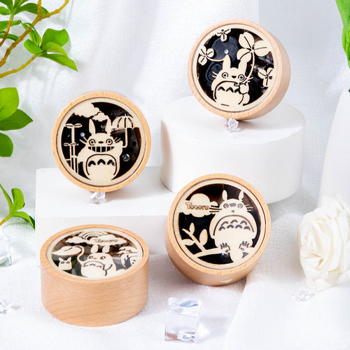 Modern Minimalist Beech Wood Birthday Festival Gift Children's Toy Hollowed-out Tamagotchi Style Rotary Clockwork Music Box