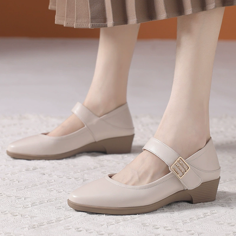 Comfortable shoes for mother for leather shoes, 2025 years, soft sole