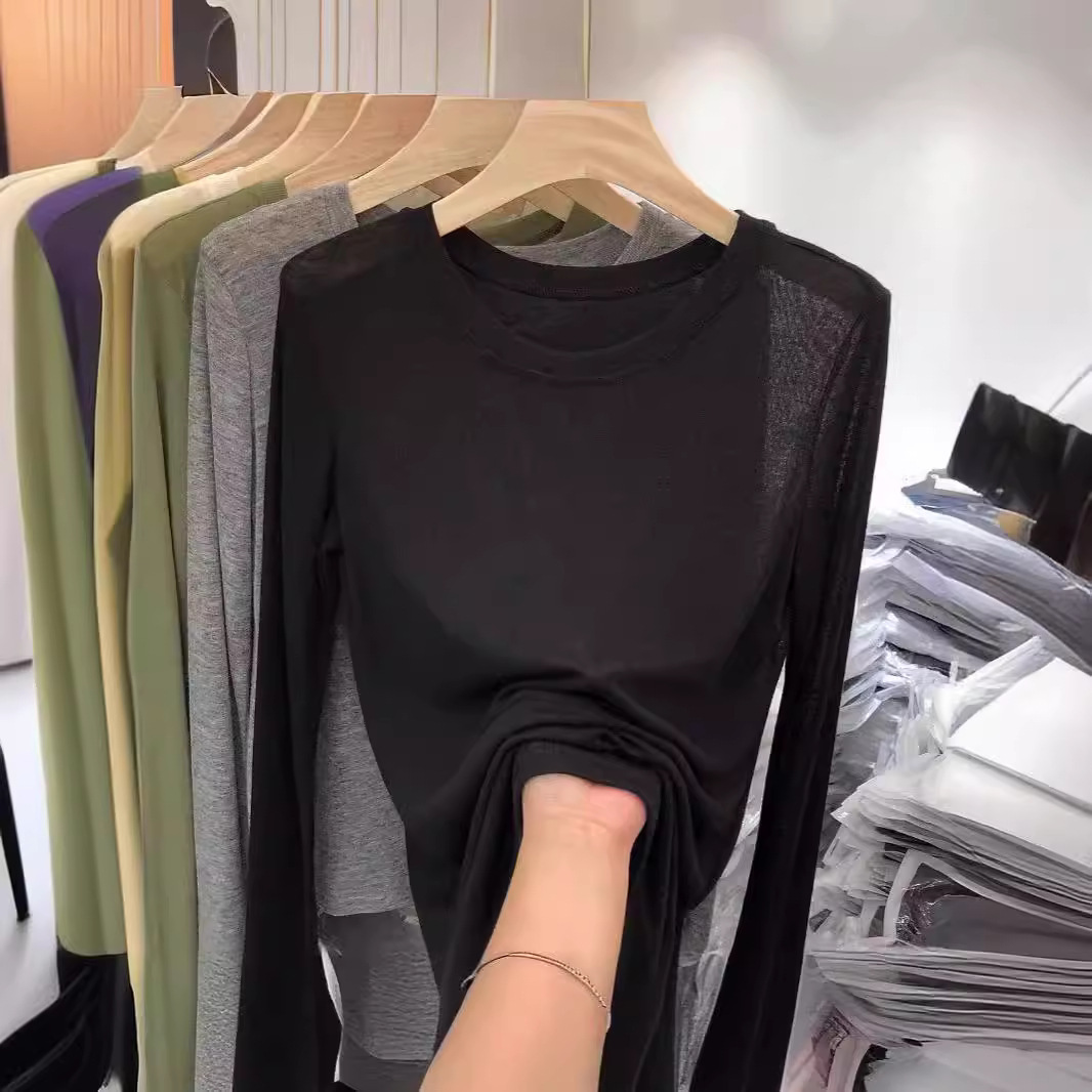 Women's black long-sleeved T-shirt with straight shoulders, base layer, face mask inner layer, solid color sun protection cover-up top, T-shirt, sun protection clothing